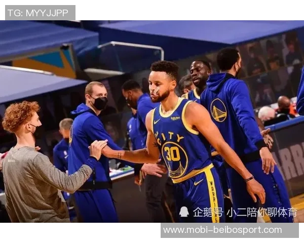 外线火力全开AJ格林三分球五投五中助力球队获胜